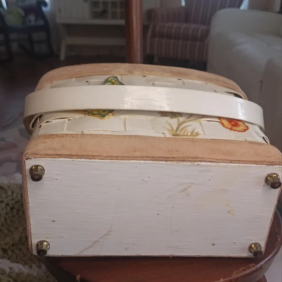 Butterfly and Floral Wooden Woven. Basket Purse Tote - Picture 4 of 15